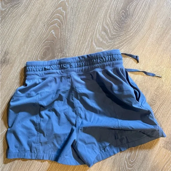 lululemon athletica High-Rise Shorts in Oasis Blue - Picture 3 of 3